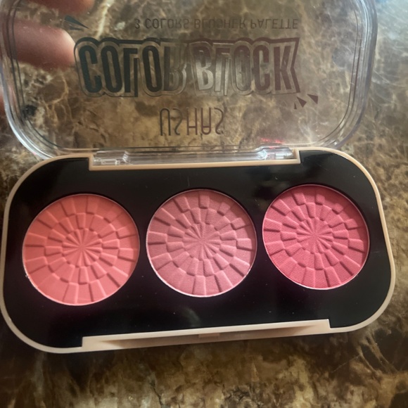 Color Block blusher pallet - Picture 2 of 2